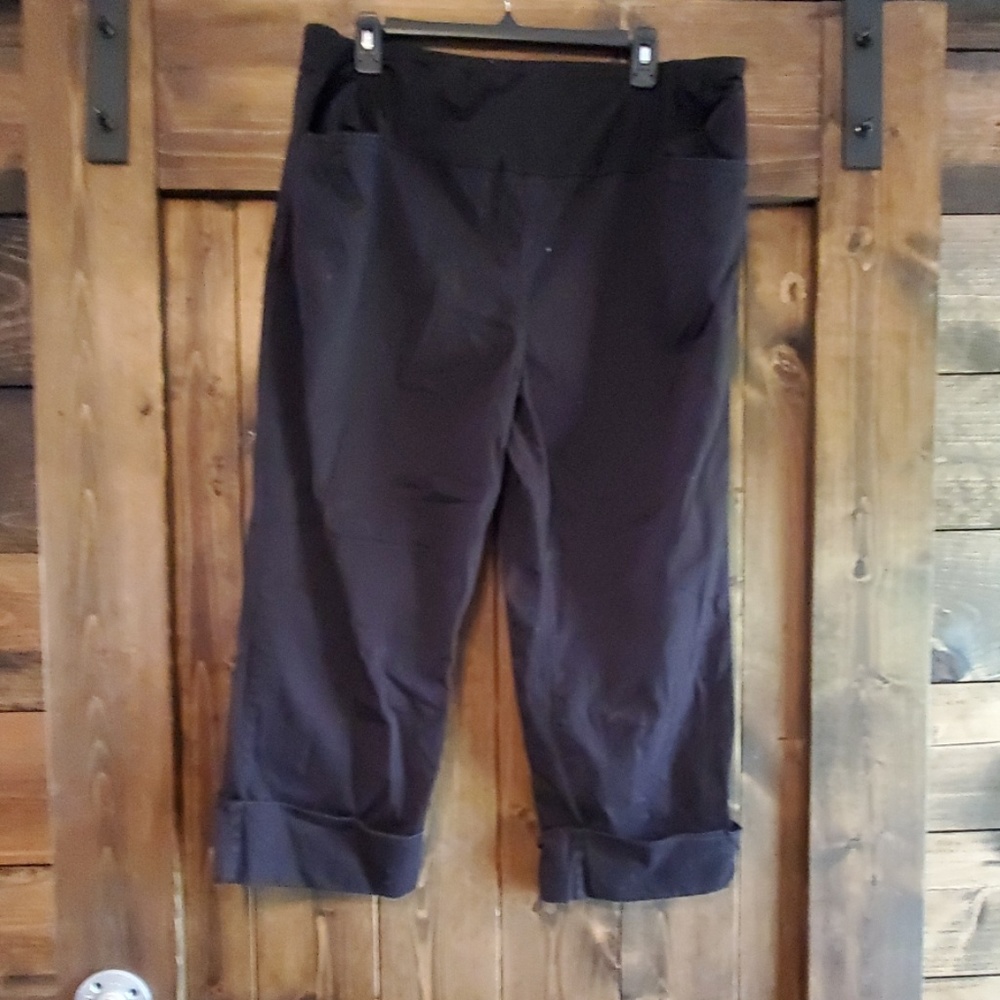 Maternity capris